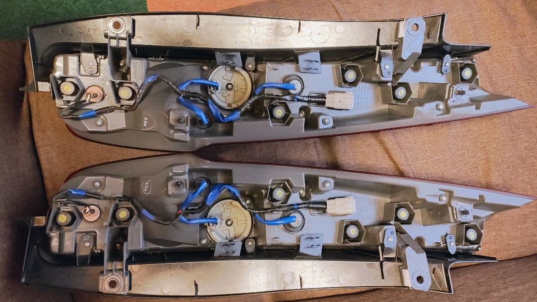 80エスクァイア純正テール ハーネス付き！ノア・ヴォクシー汎用