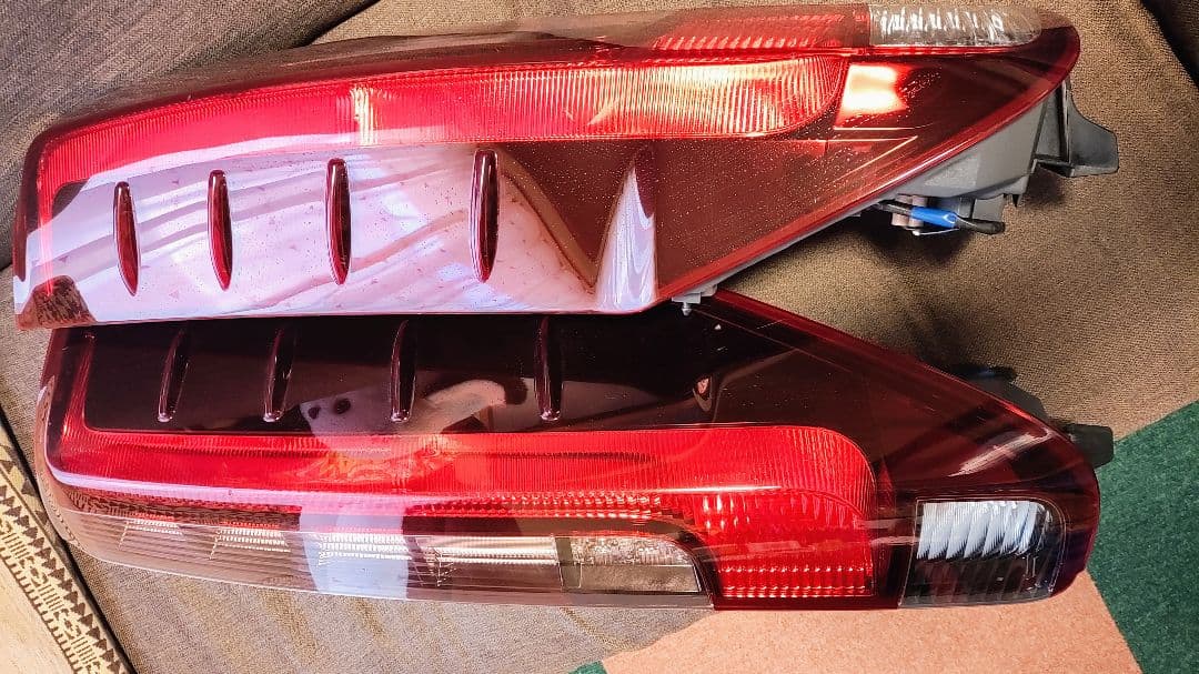 80エスクァイア純正テール ハーネス付き！ノア・ヴォクシー汎用