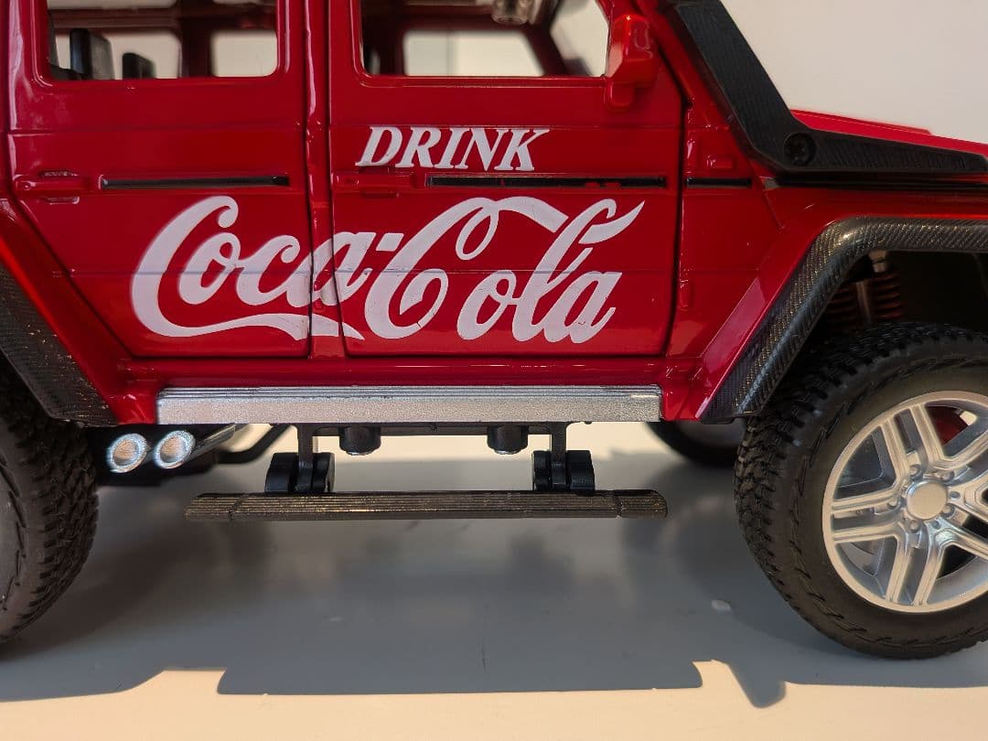 コカ・コーラ仕様！ベンツ Gクラス 1/24 ミニカー ゲレンデ 赤 点灯 音
