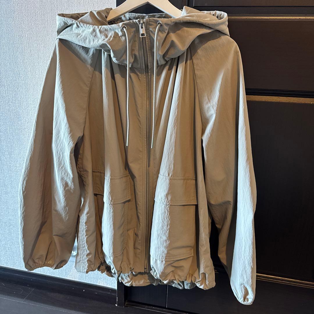 COS テクニカルフード付きパーカージャケット　緑