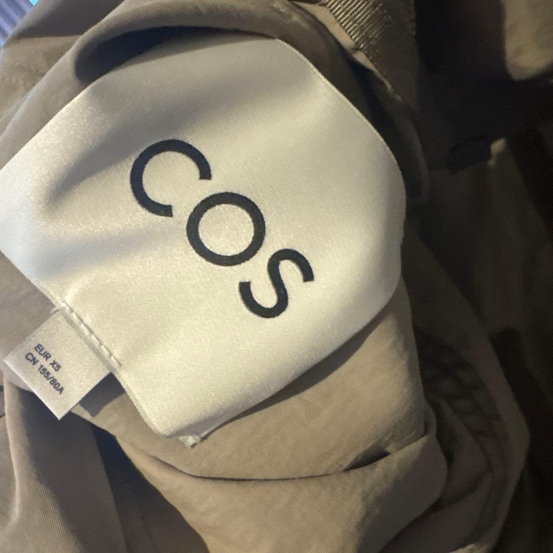 COS テクニカルフード付きパーカージャケット　緑