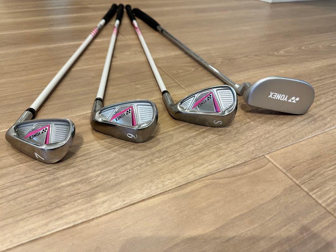 YONEX ピンク ゴルフクラブ7本セット・キャディバッグ　J135