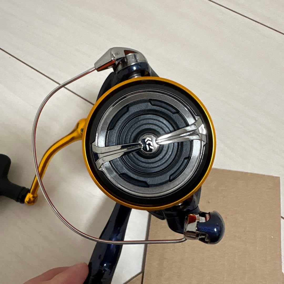 DAIWA REVROS LT4000-CXH スピニングリール