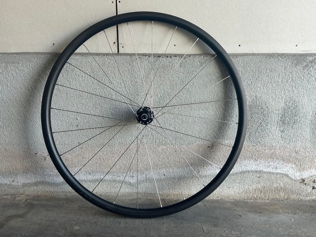 ロードバイク　カーボンホイール　リムブレーキ用メーカー不明　リアのみ　 700C