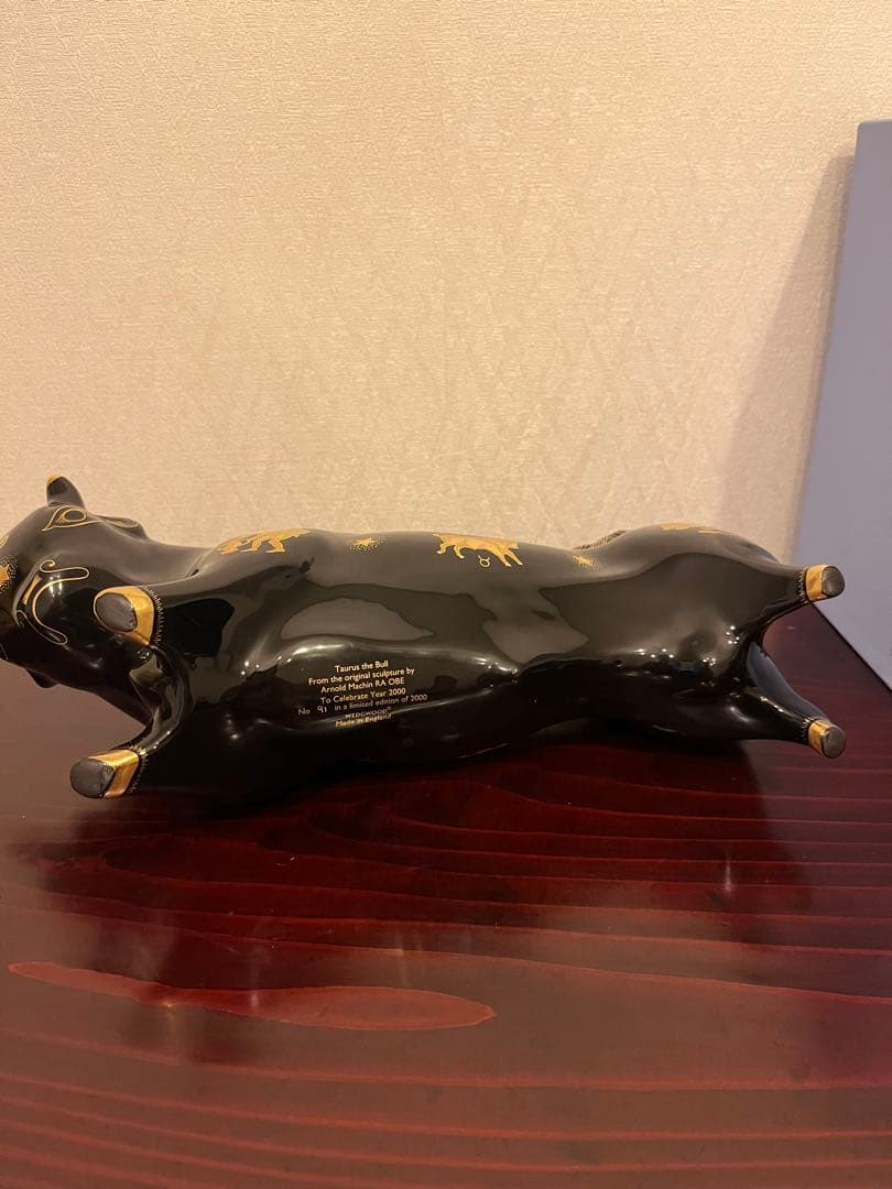 【希少箱付き美品】ウェッジウッド　星座牛 アーノルドマチン　2000年限定　置物