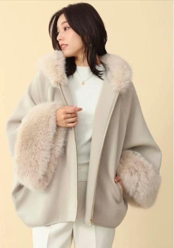 新品未使用 ヤマダヤスコットクラブ系列 fennel ファー付き フードポンチョ