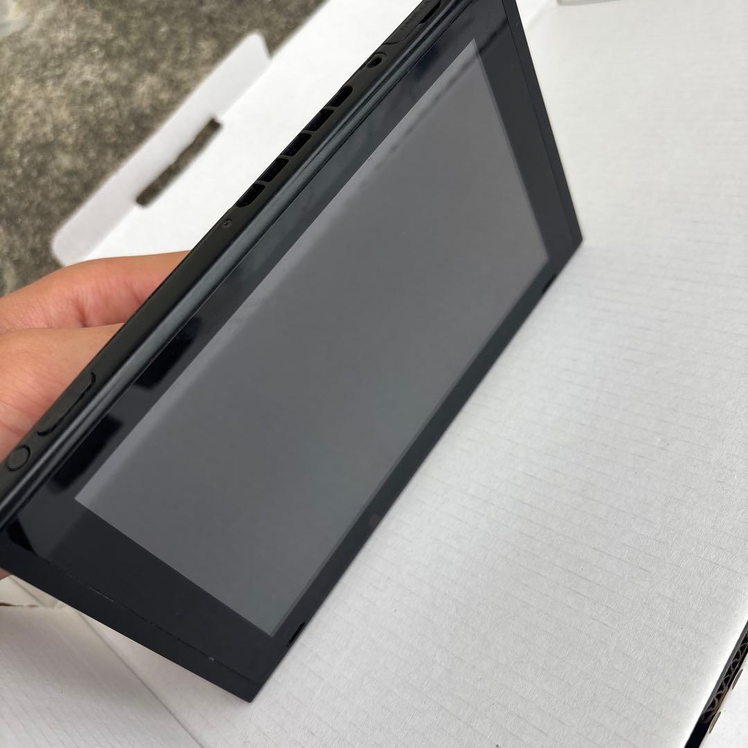 Nintendo Switch本体　　　＊ジョイコン無し