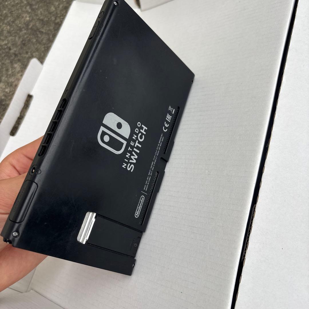 Nintendo Switch本体　　　＊ジョイコン無し