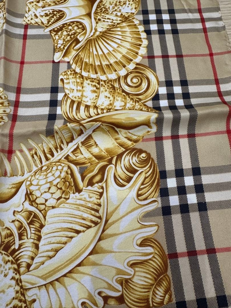 Burberrys 貝殻柄 シルクスカーフ