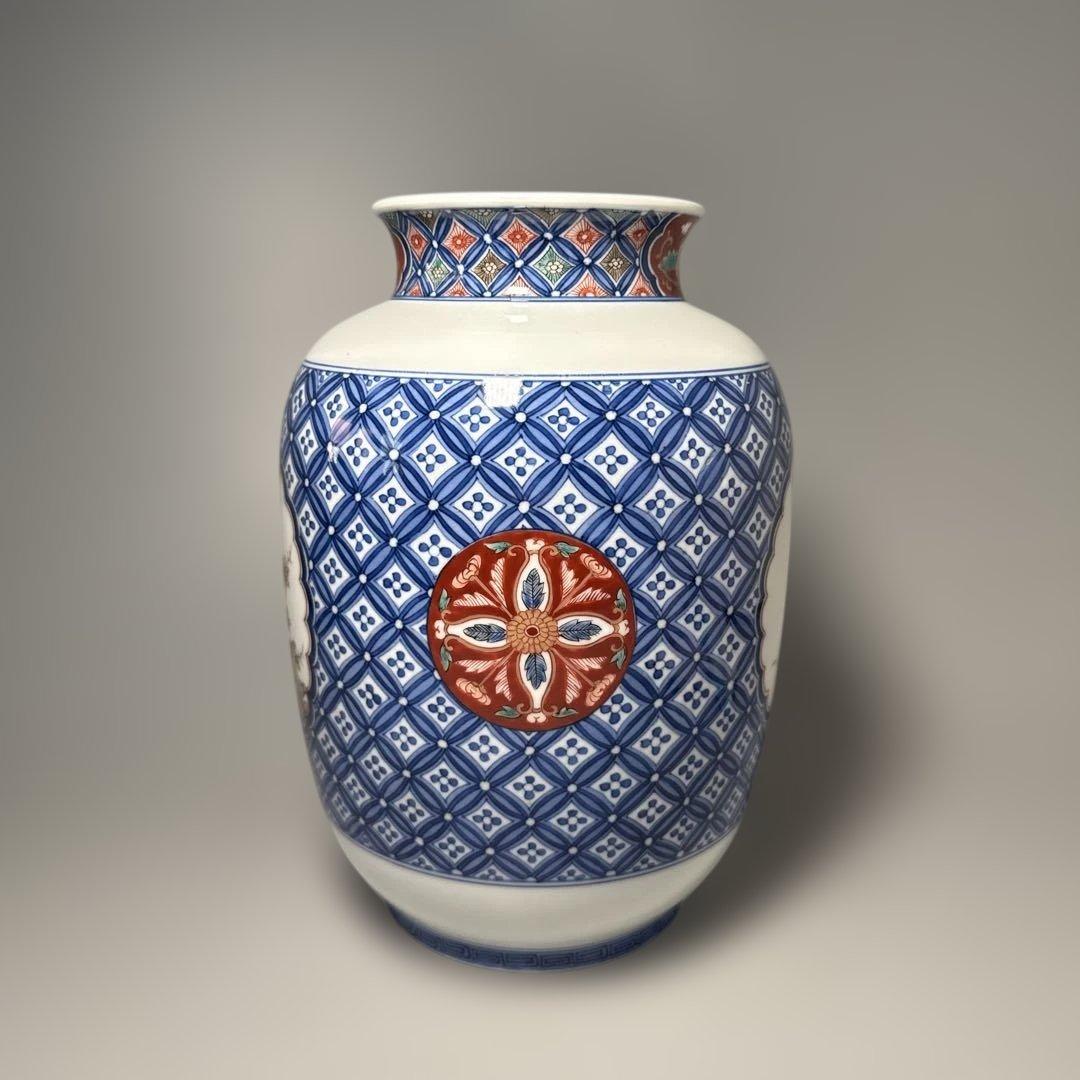 十二代　酒井田柿右衛門　錦　鹿紅葉七宝尽文花瓶　高さ25cm　国重要無形文化財