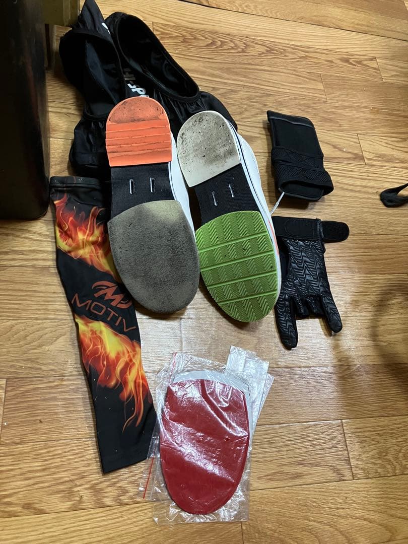 Jackal 赤ボウリングボールとスペアボール シューズ、カバン全てセット