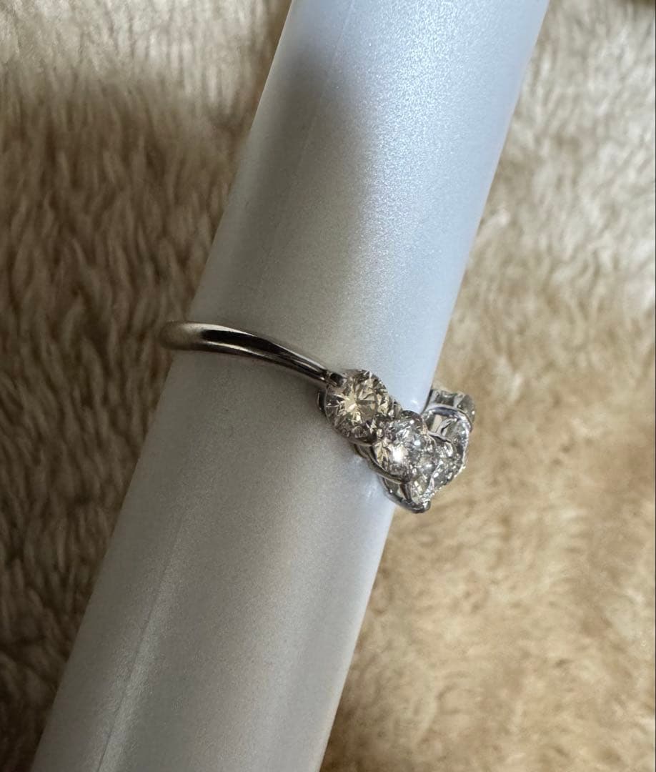 Pt900 ダイヤモンド V字 リング 1.00カラット　鑑別書付き