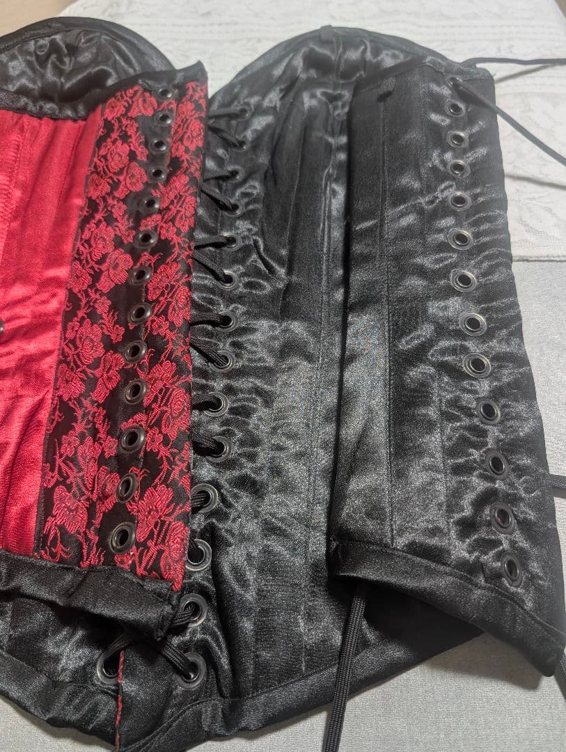商談済み専用です！赤×黒のしっかりサテン地ファブリック！花柄コルセットビスチェ