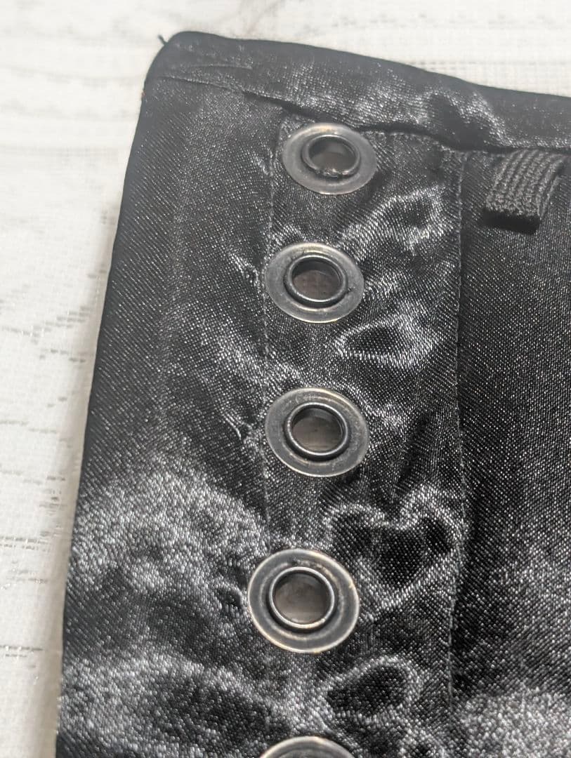 商談済み専用です！赤×黒のしっかりサテン地ファブリック！花柄コルセットビスチェ