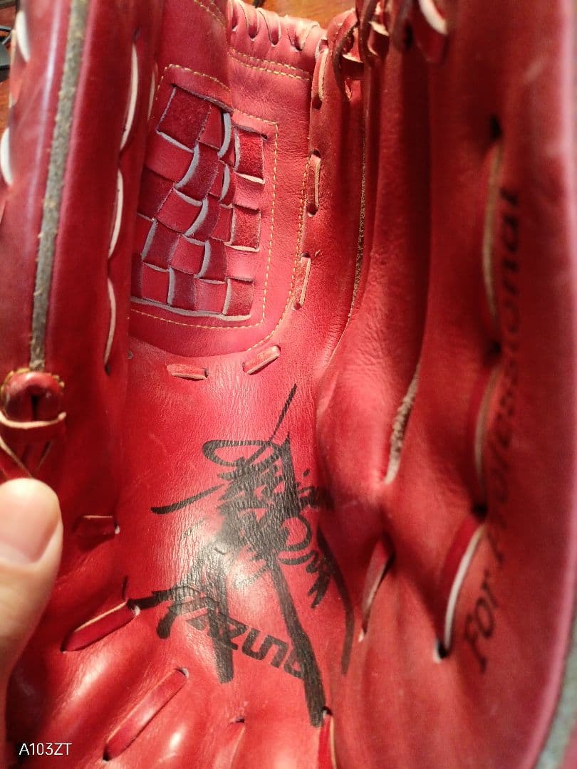 ミズノ プロ投手用硬式グローブ（名前刺繍、サイン入り）