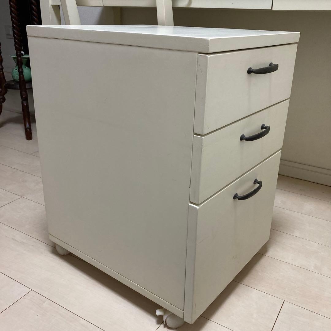 机 (椅子と引き出しのセット出品です。)