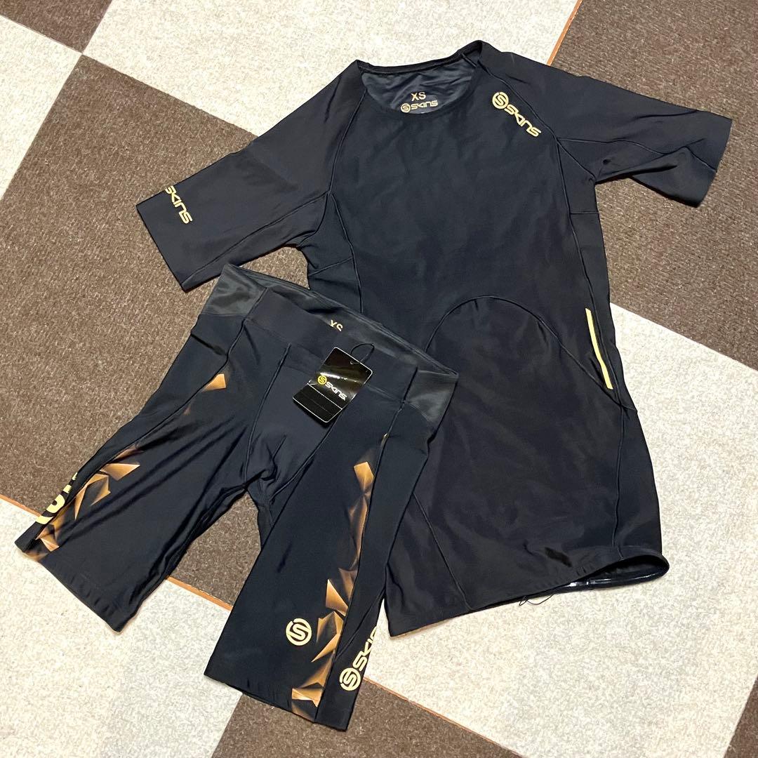 新品未使用❣️SKINS スキンズ XS サイズ コンプレッションウェア上下セット