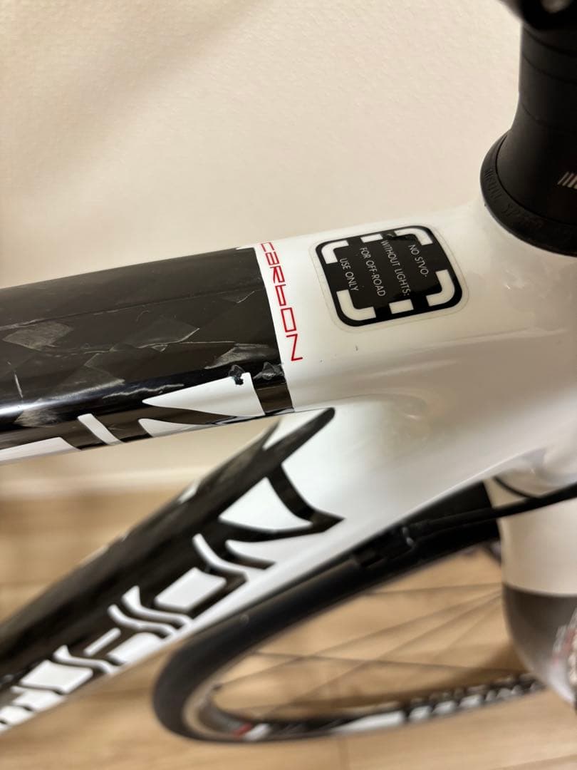 軽量　フルカーボン　フラットバーロードバイク