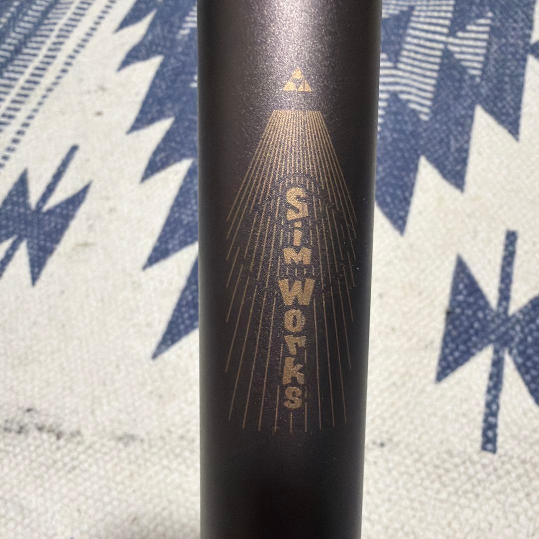 SIMWORKS Froggy シートポスト Stealth グレー