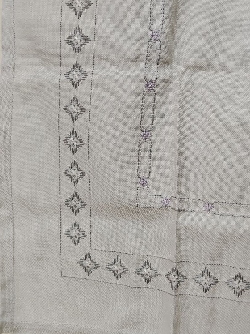 戸塚刺繍テーブルクロス 茄子の花と葉デザイン