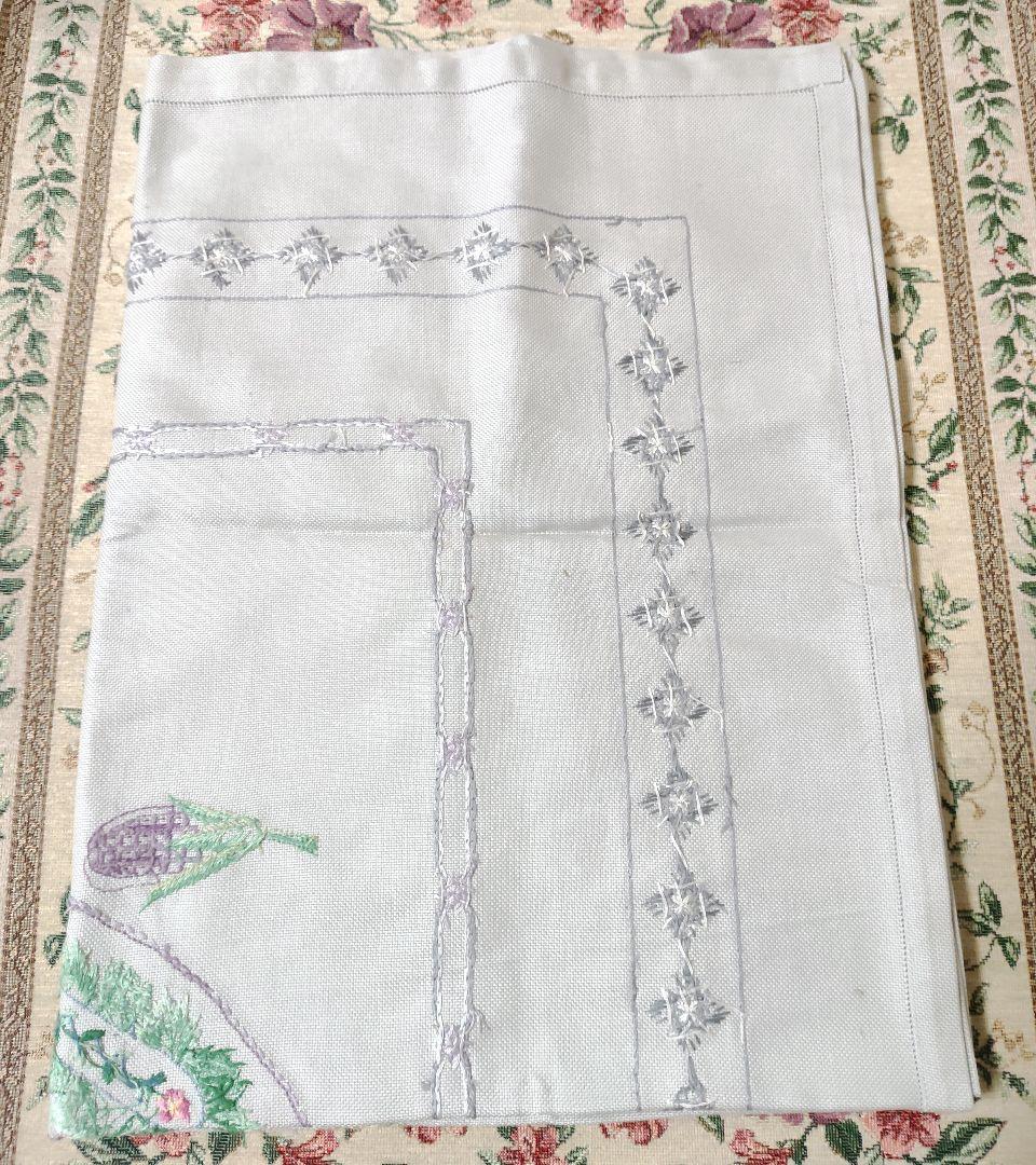 戸塚刺繍テーブルクロス 茄子の花と葉デザイン