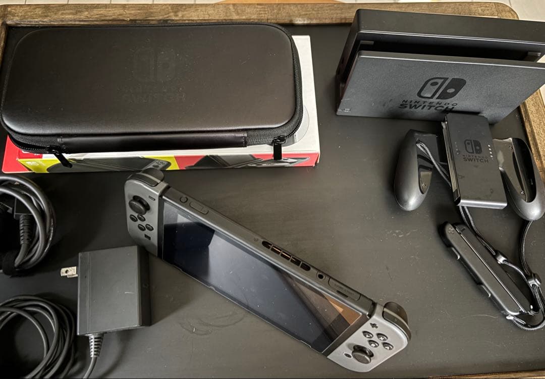 【美品】任天堂　Nintendo Switch 本体 グレー