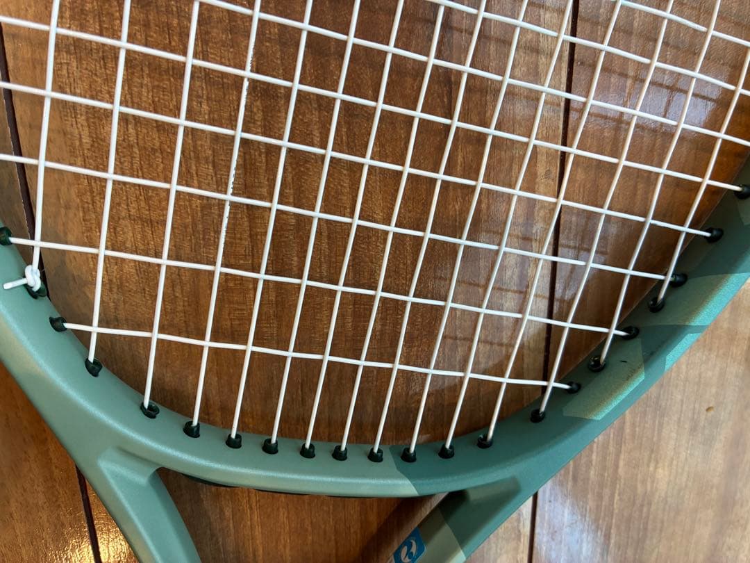 PERCEPT 100 テニスラケット 300g G2