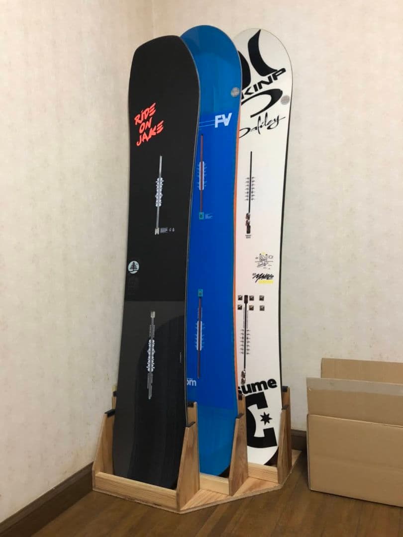 スノーボードスタンドラック　３本用　左側用　カラーウォルナット　ハンドメイド