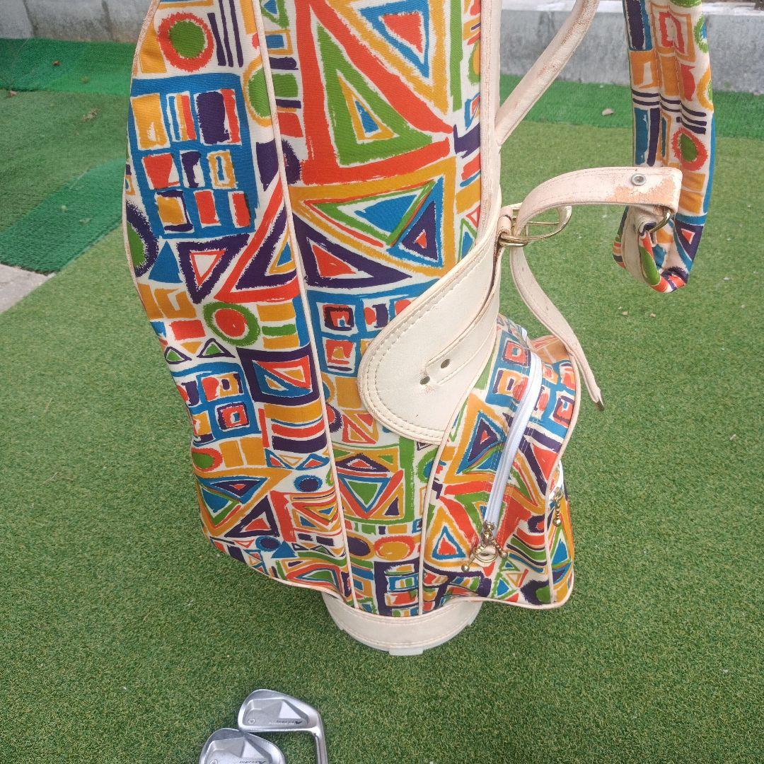 カラフルなゴルフバッグとクラブ13本セット右利用