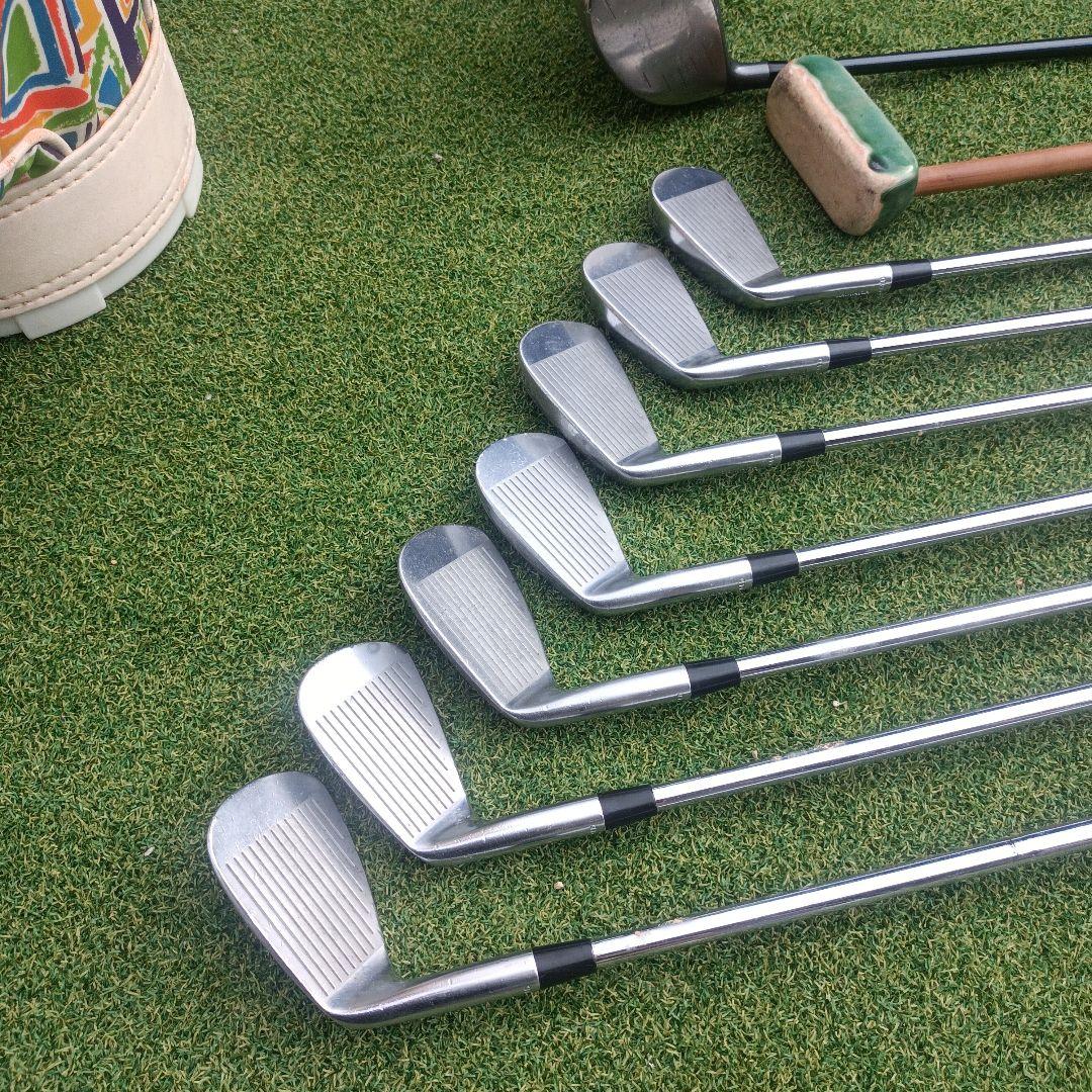 カラフルなゴルフバッグとクラブ13本セット右利用