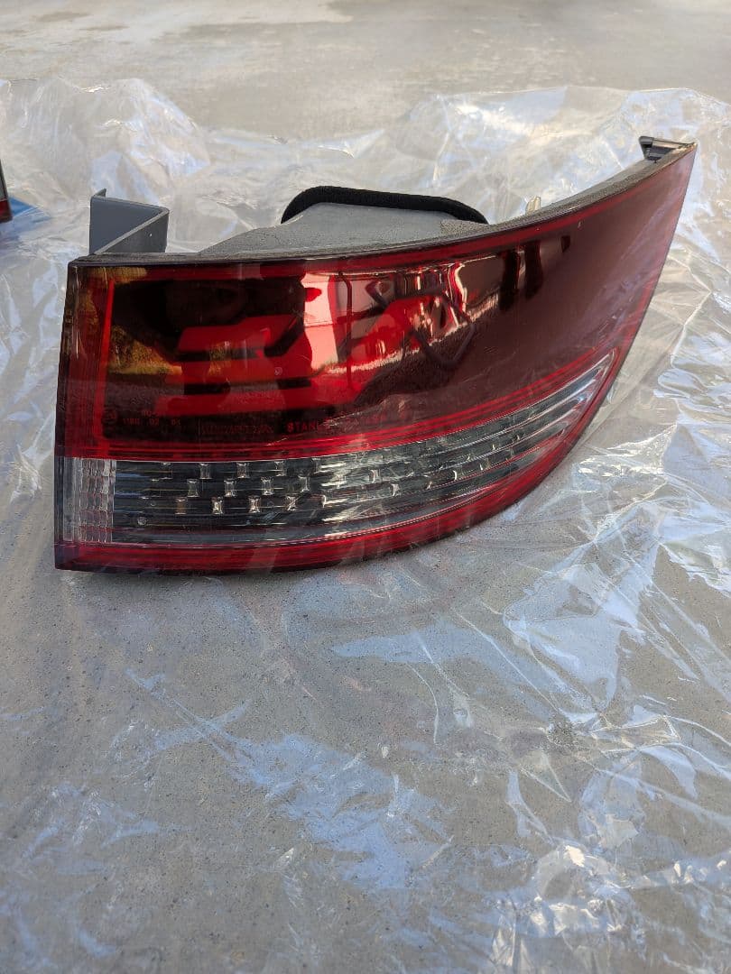 純正加工　RR系エリシオン　LEDテールランプ　ジャンク品①