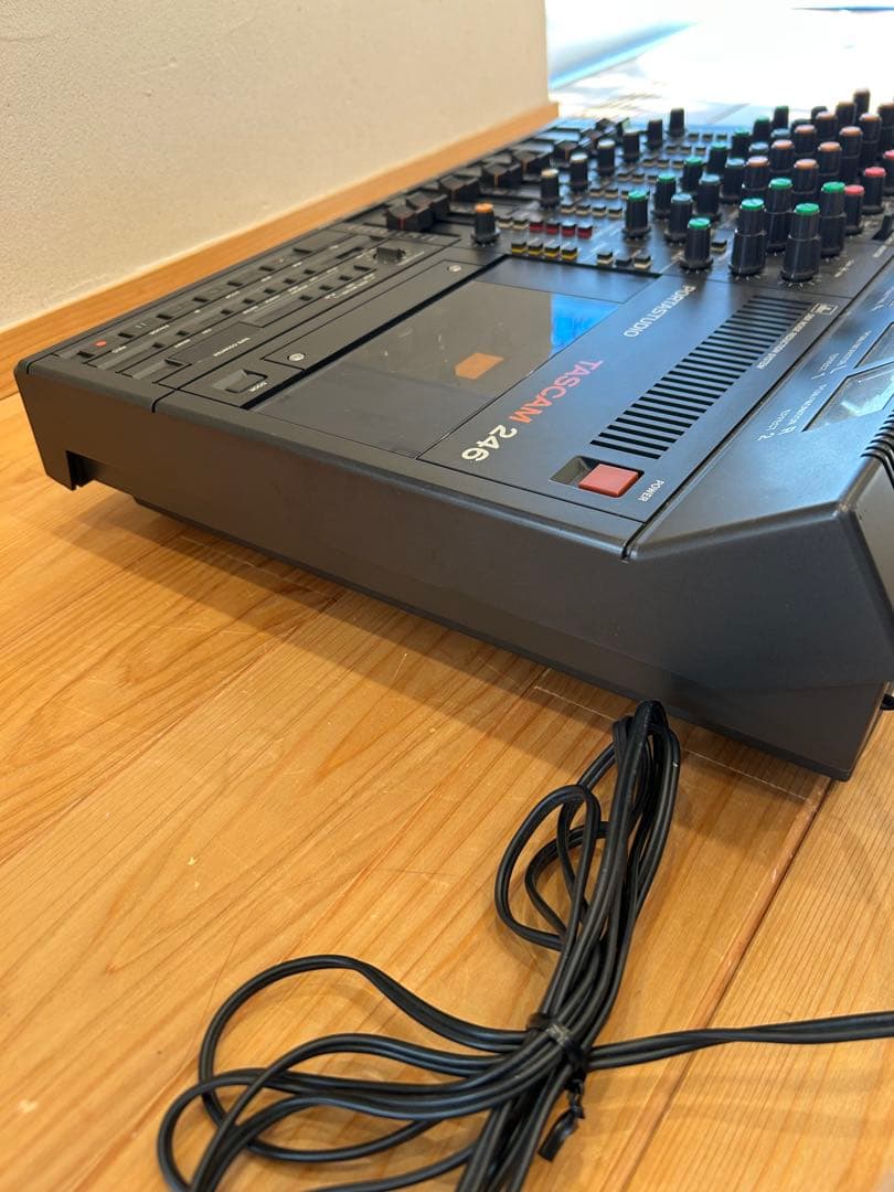 TASCAM製　カセットマルチトラックレコーダーPORTASTUDIO 246
