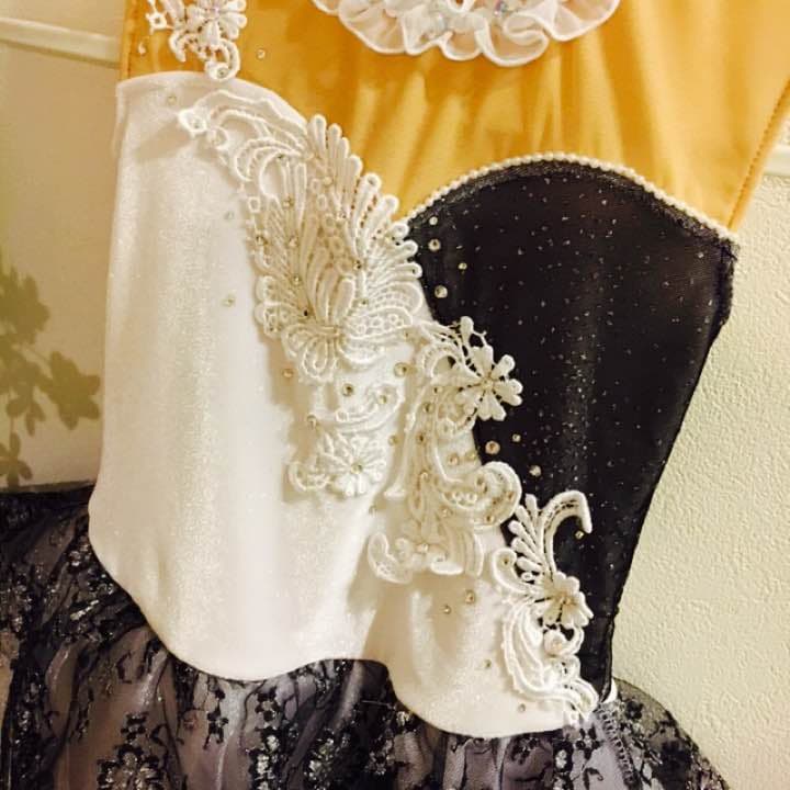 ★未使用★定価より半額以下‼︎フィギュアスケート衣装