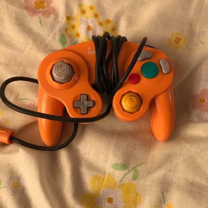 NINTENDO GAMECUBE + リモコン三台