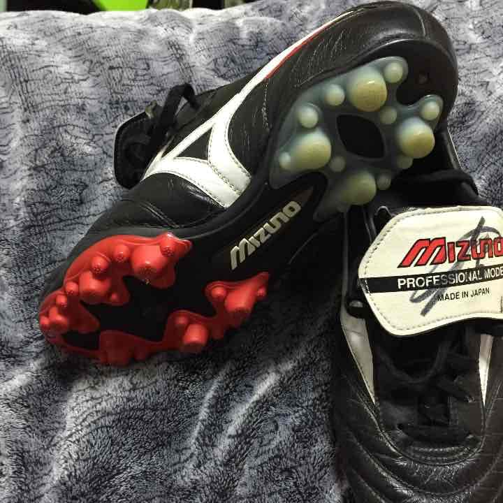 モレリア人工芝専用モデル本田拓也選手のサイン入り