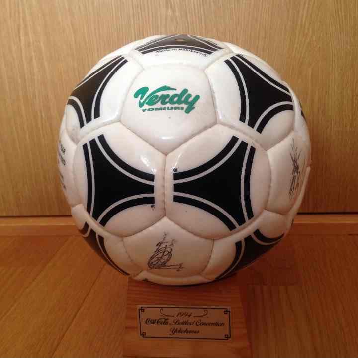 1994年読売ヴェルディ時代直筆サイン入りボール