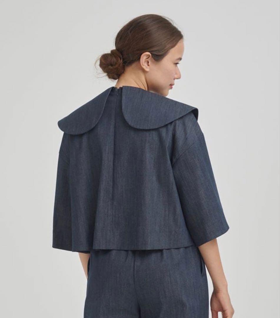 未使用に近い　yori デニム風ビッグカラーショートブラウス　セーラーカラー