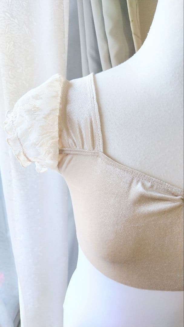 S～Mサイズ∕アイボリーベロアと薔薇の起毛レース袖の娘役レオタード白