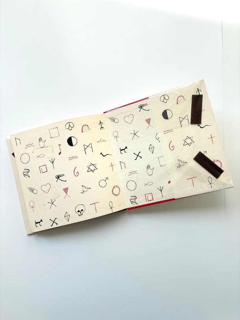 洋書「 book of symbols for children」