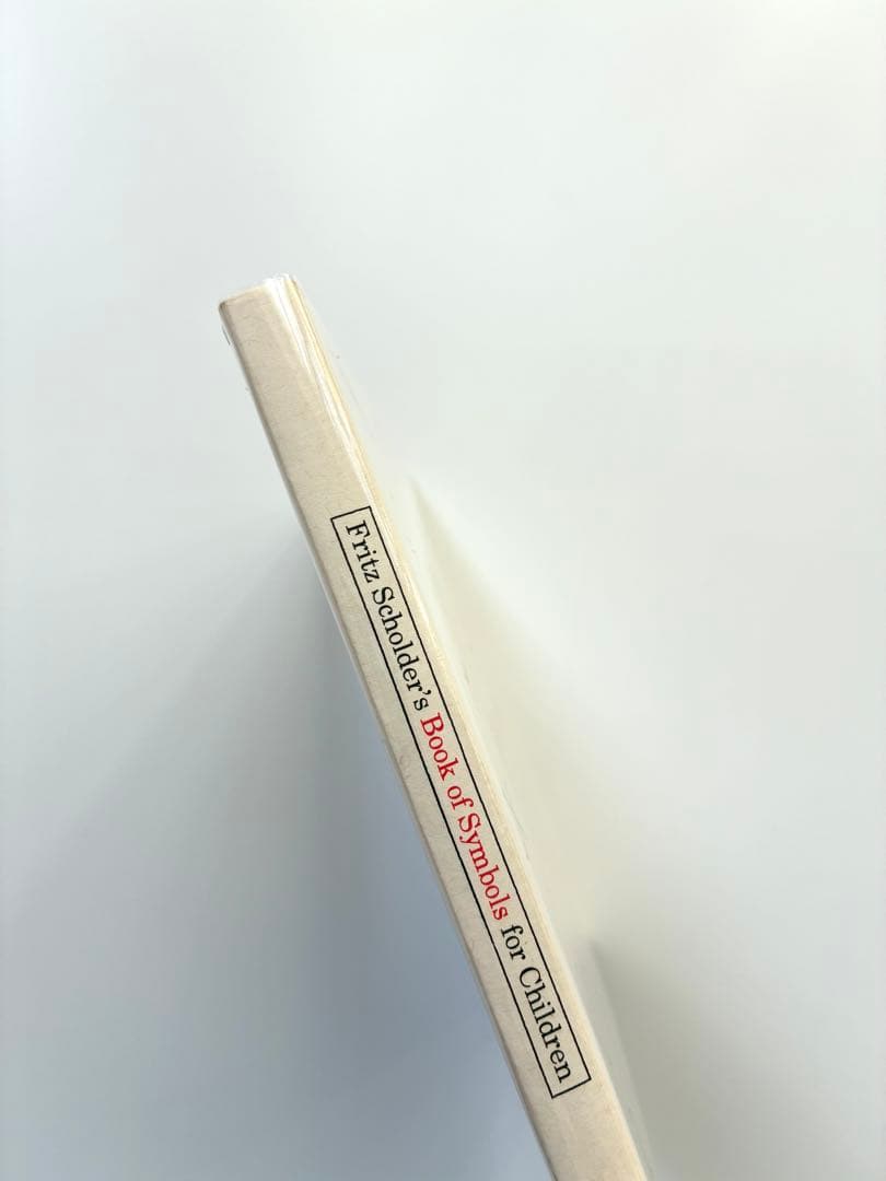 洋書「 book of symbols for children」