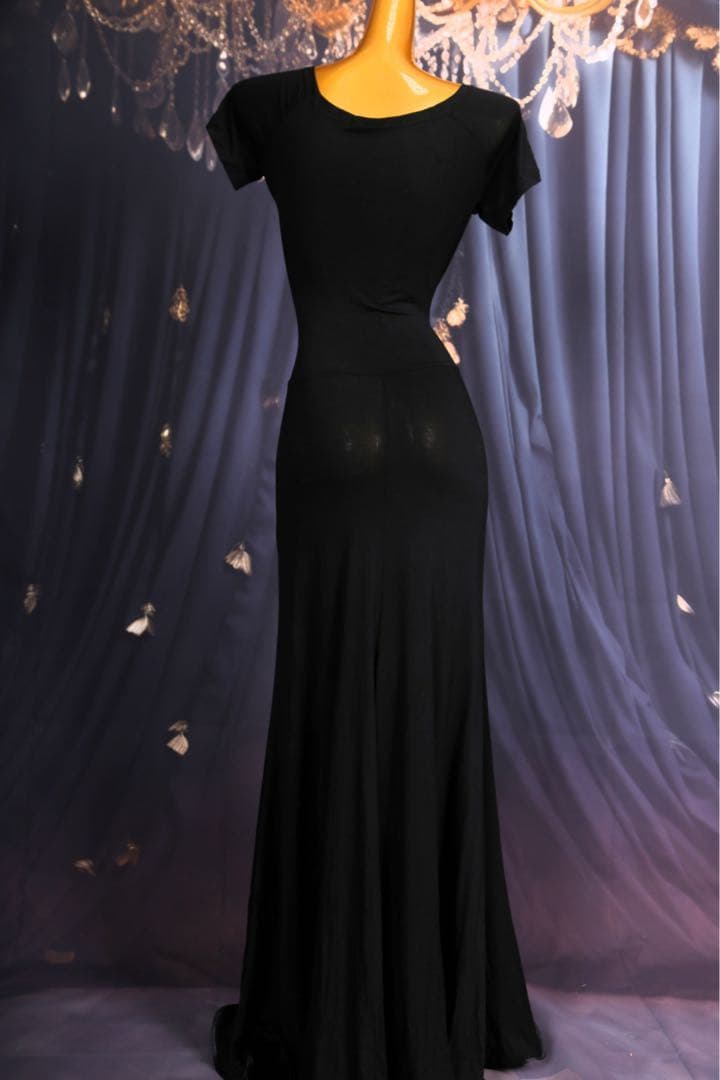 ブラックカットアウトマキシドレス