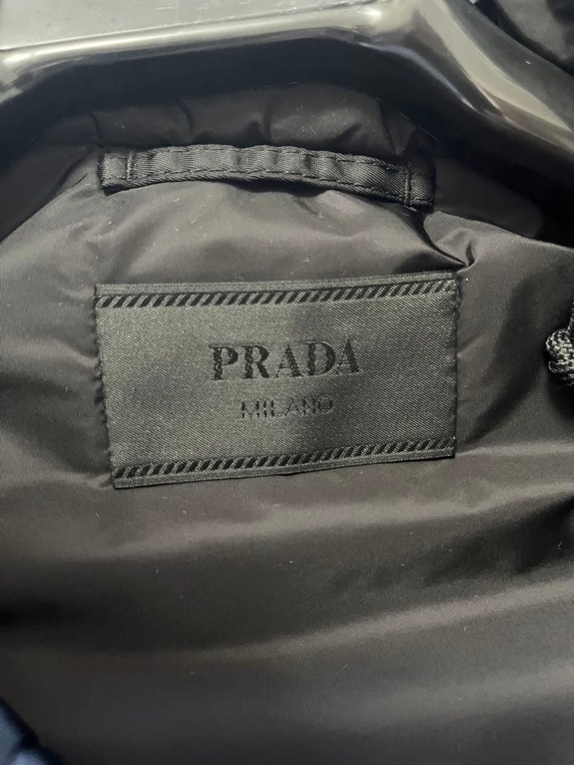 幻　PRADA ブラック フード付きダウンベスト