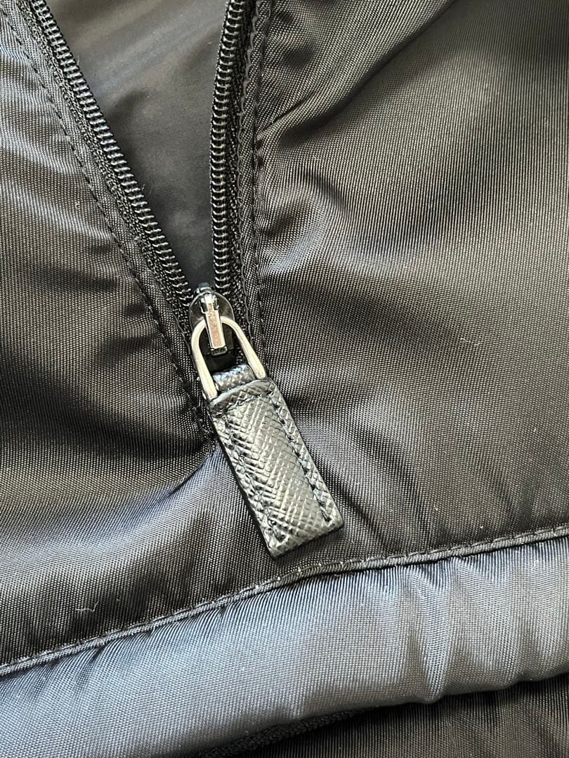 幻　PRADA ブラック フード付きダウンベスト