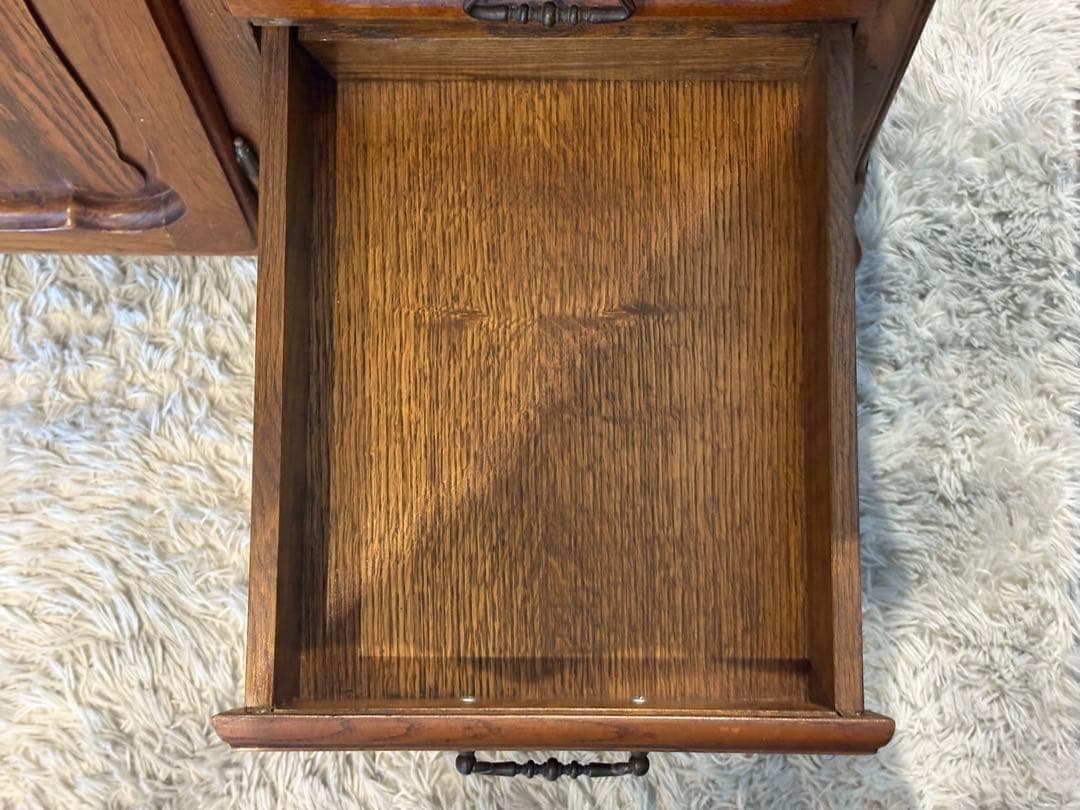 ヨーロピアン　クラシック　オーク材　サイドボード　クラシカル　アンティーク