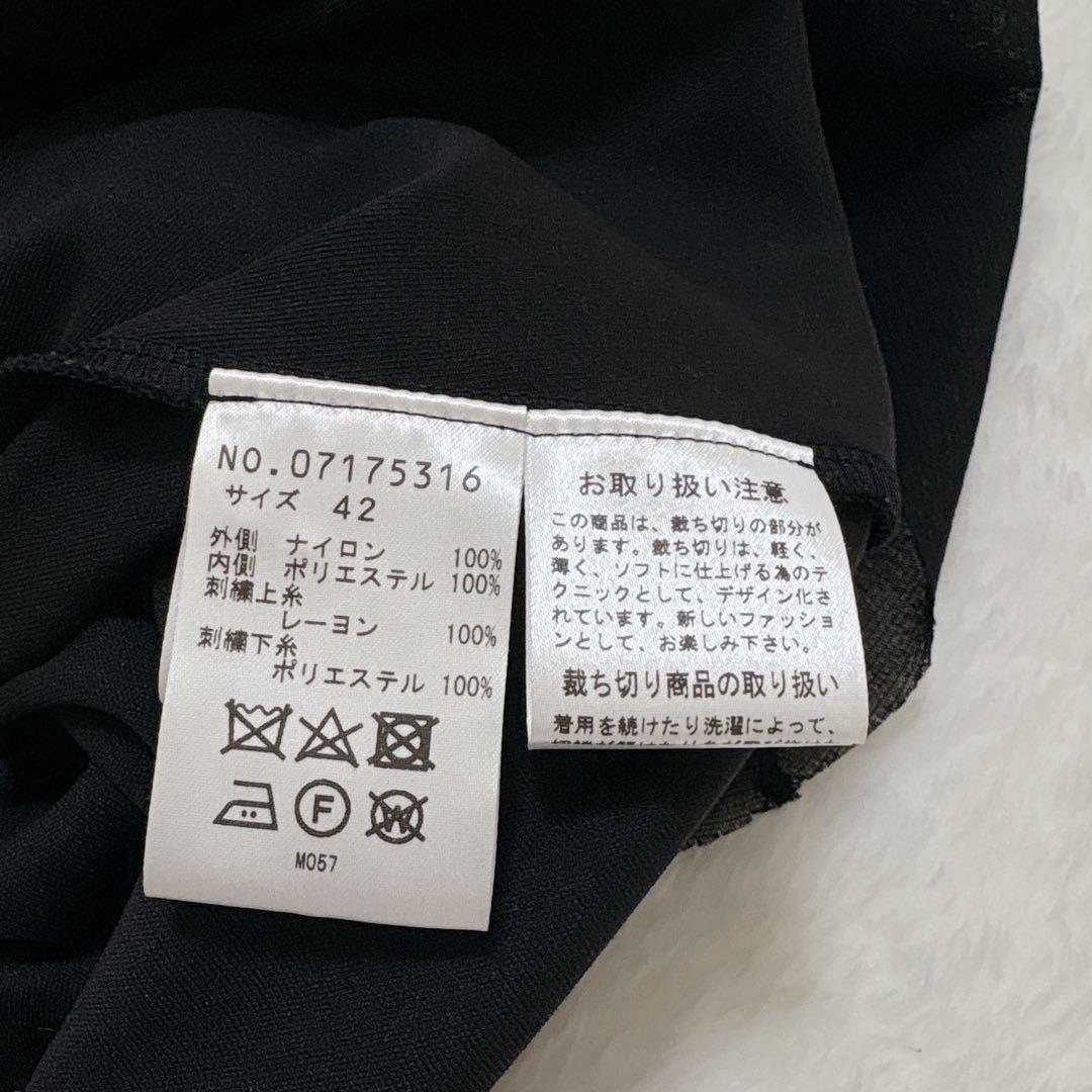 美品♡ヴィヴィアンタム 刺繍ワンピース 花柄刺繍 Vネックフレア