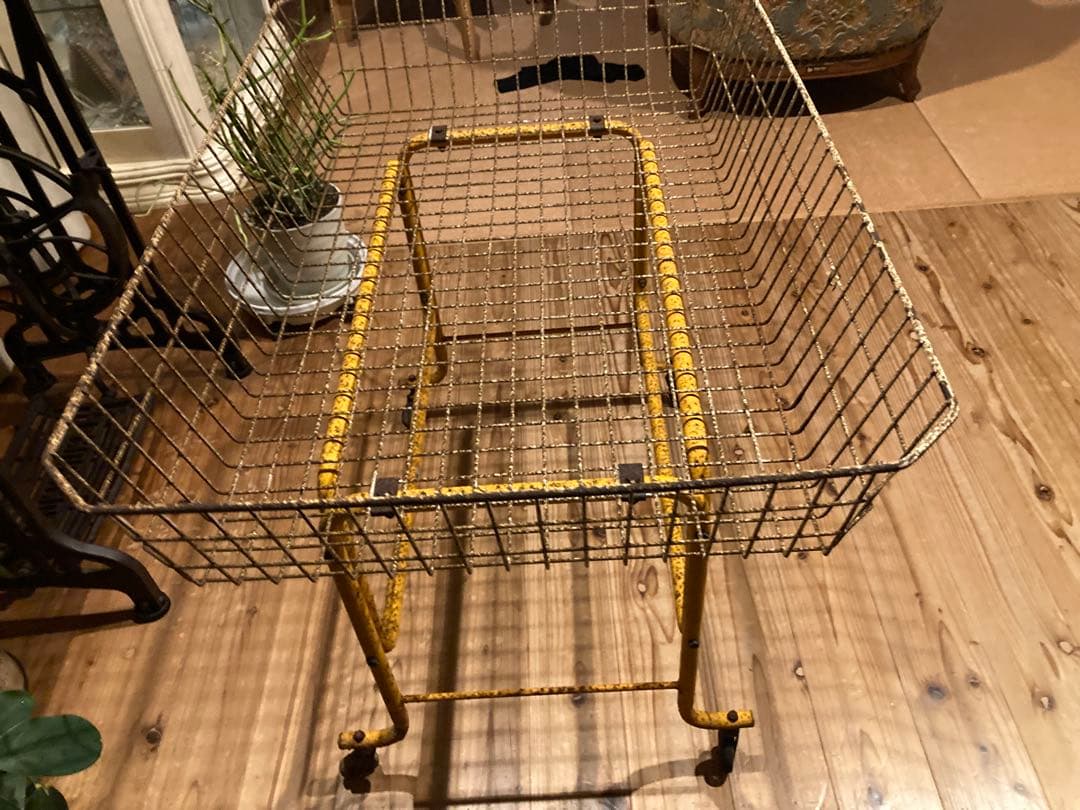 昭和レトロ　ワイヤーワゴン　キャスター付　店舗什器　超シャビージャンクガーデン②