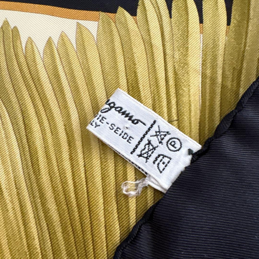 イタリア製　サルヴァトーレ フェラガモ　シルク　スカーフ　虎　タイガー　花柄