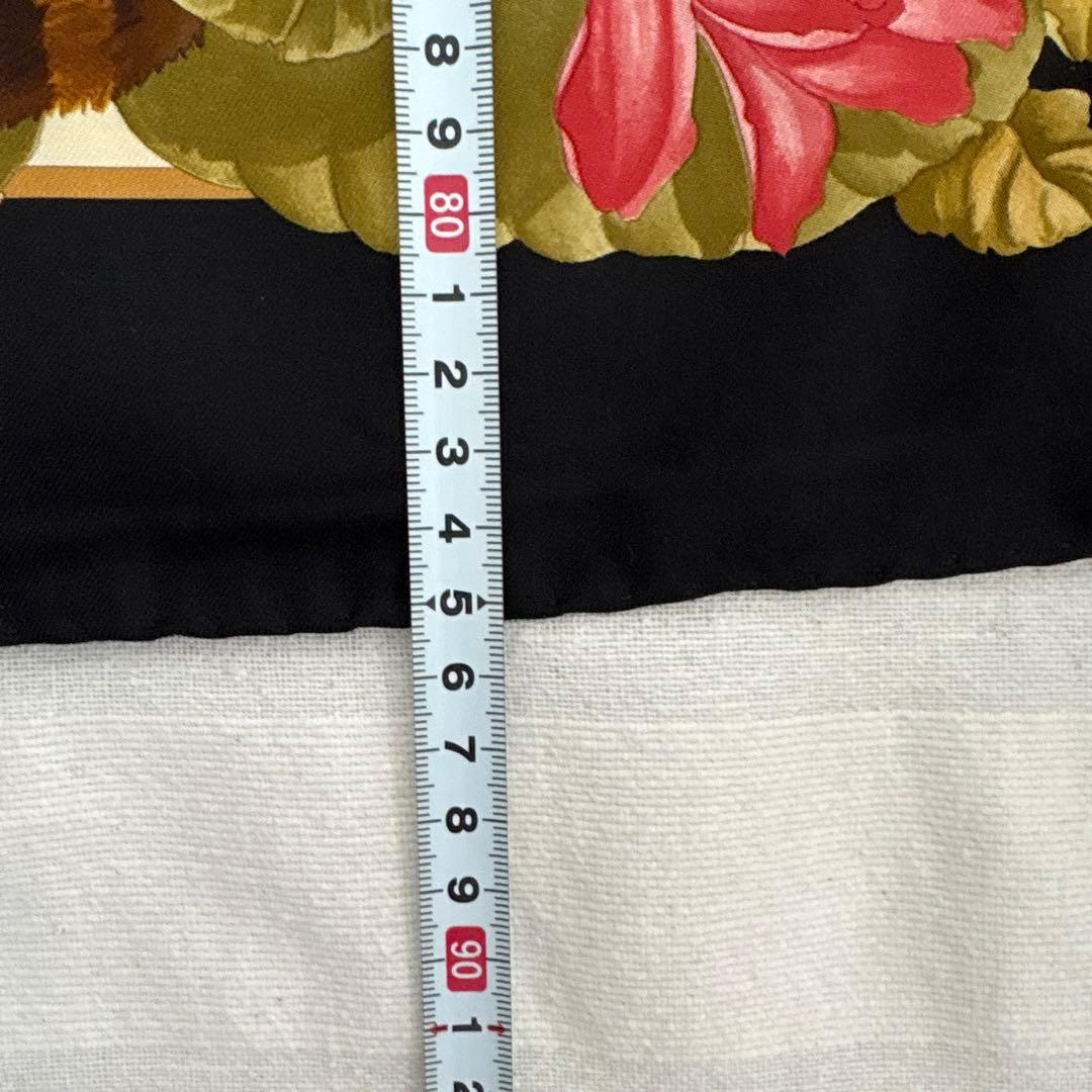 イタリア製　サルヴァトーレ フェラガモ　シルク　スカーフ　虎　タイガー　花柄