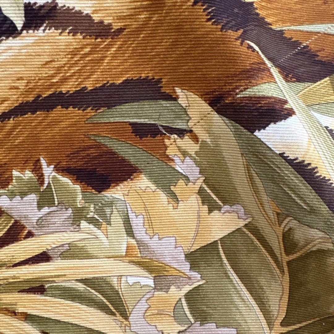 イタリア製　サルヴァトーレ フェラガモ　シルク　スカーフ　虎　タイガー　花柄