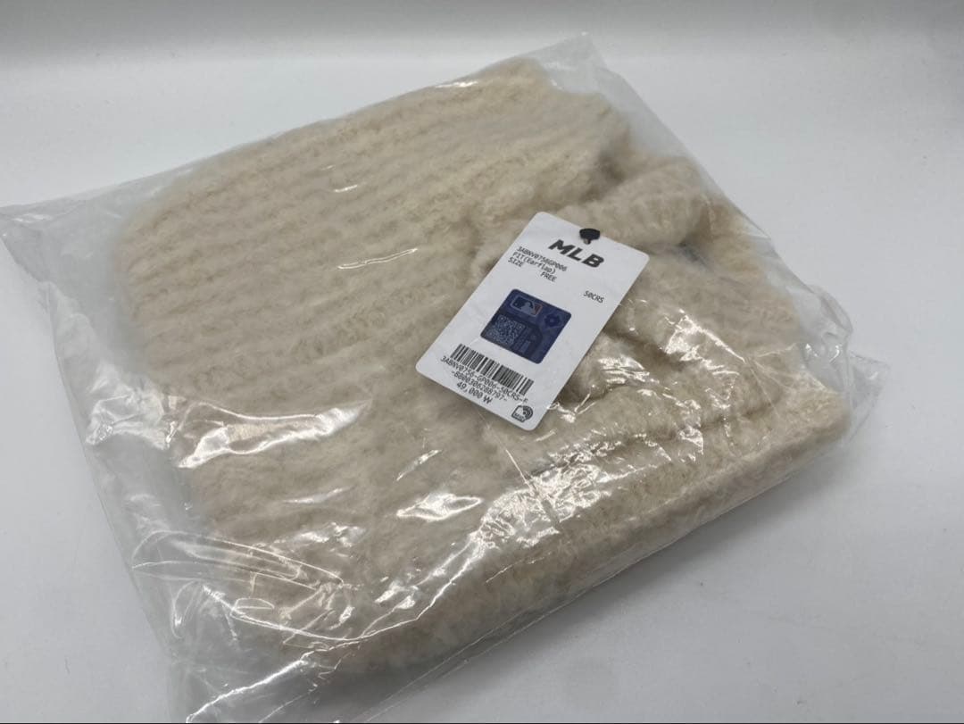 値引き可韓国　MLB korea 猫耳　ニット帽　ビーニー　紐付き　カリナ着用